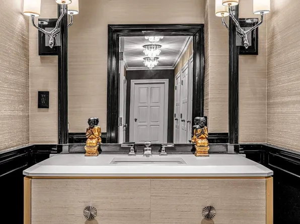 1010 5th Avenue image 4 of 20