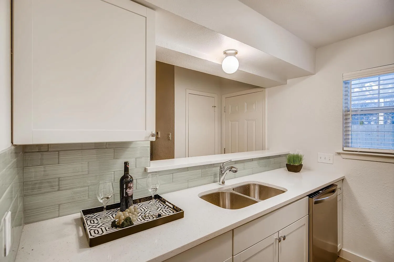 2 bed, 912 sqft, $1,595 — Photo 2
