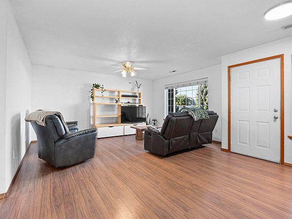 4th image of 572 Edith St