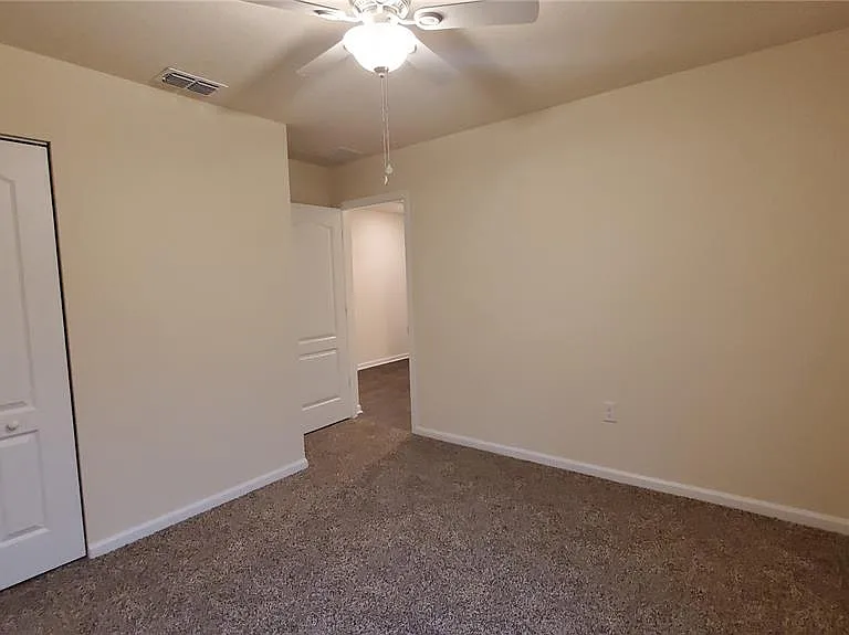 44 Barrington Dr — Photo 16