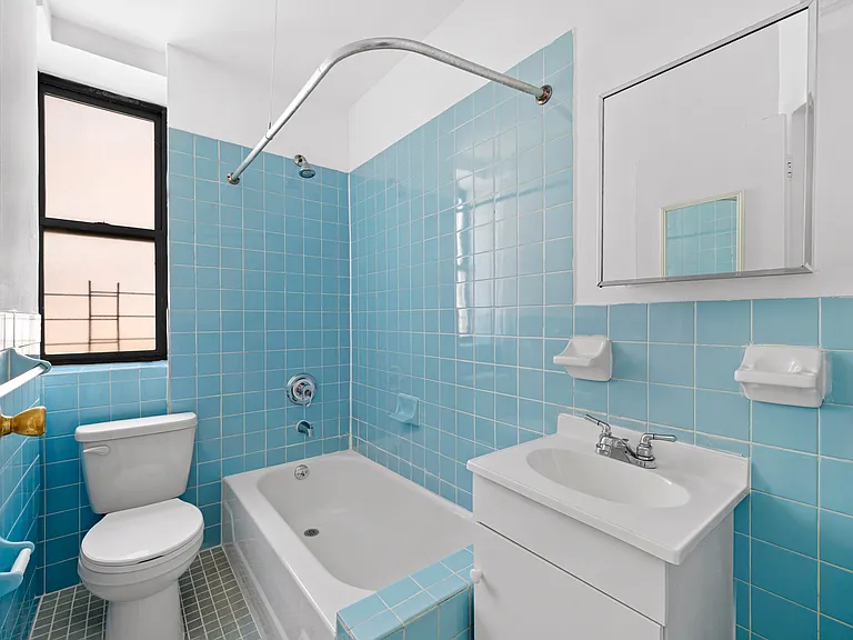 311 E 3rd St #23 — Photo 4