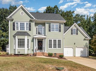 105 Townsgate Ct, Holly Springs, NC 27540