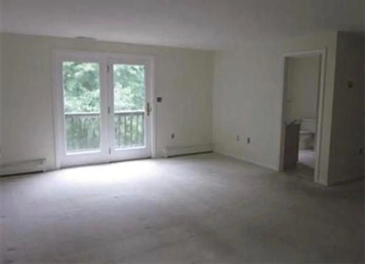 4 bed, 2.5 bath, 2963 sqft, $5,200 — Photo 2