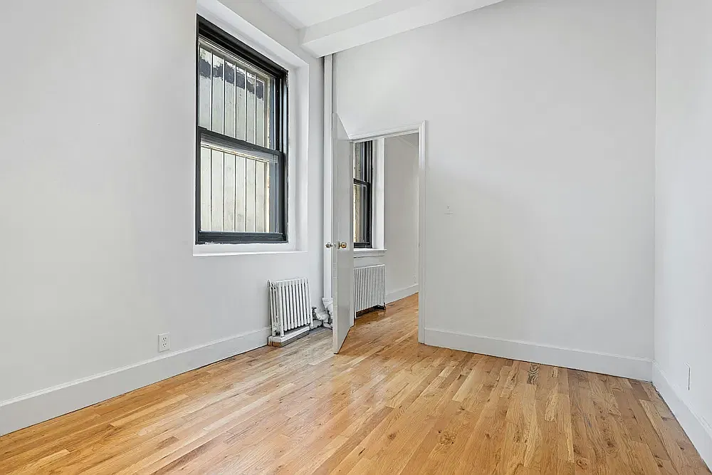 37 West 8th Street — Photo 4