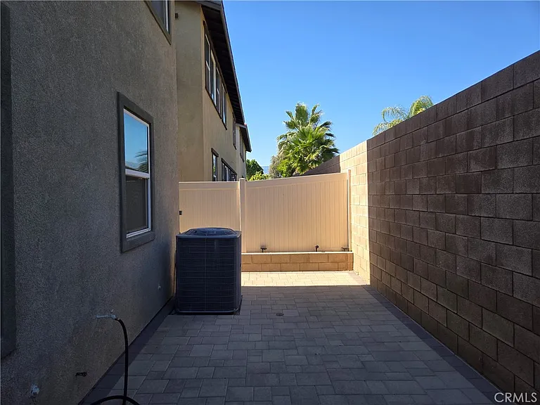 1165 Keystone Pl — Photo 17