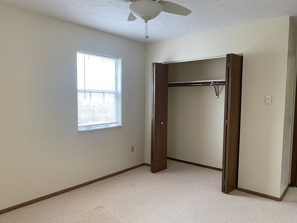 Large bedroom closet. Nice ceiling fan.