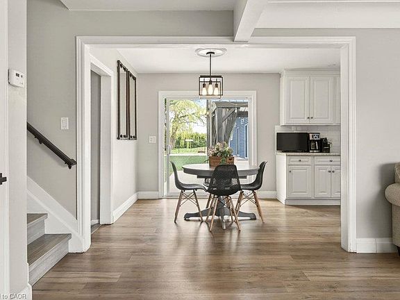 3rd image of 183 Sunnyridge Rd