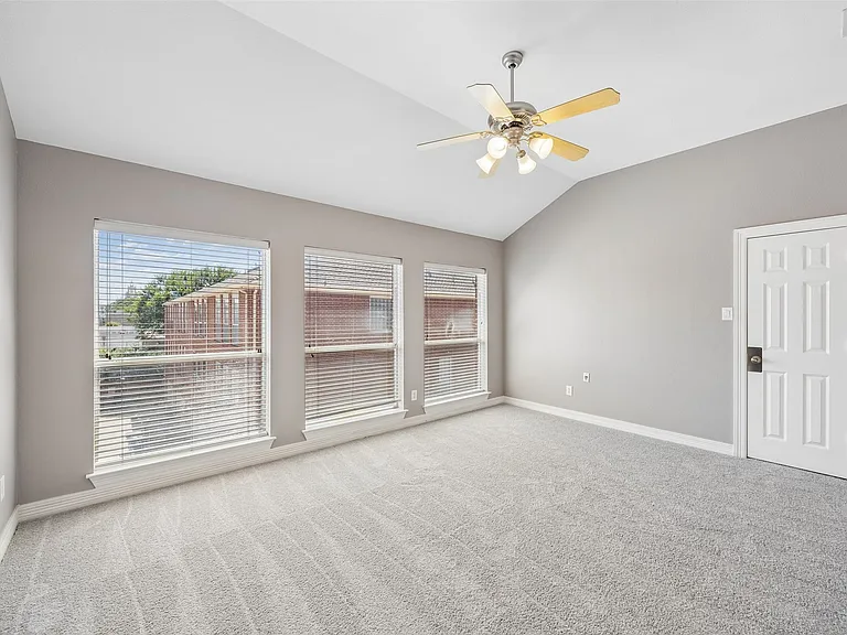 3943 N Hall St — Photo 7