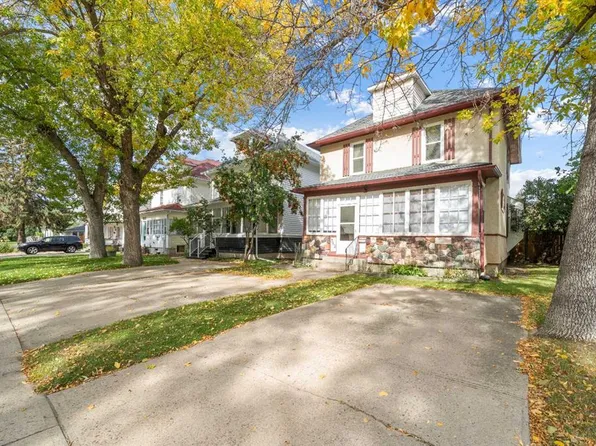 362 S 7th St SE, Medicine Hat, AB T1A 1J7