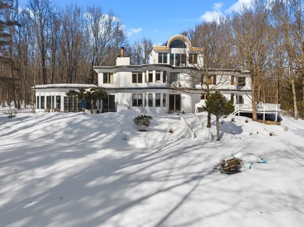 95 Ramshorn Rd, Dudley, MA 01571