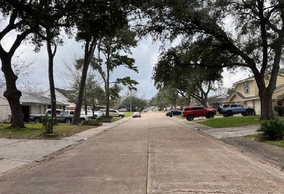 Exterior Neighborhood (street photo)