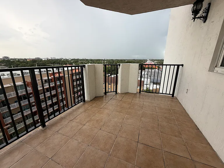 6357 SW 8th St #702 — Photo 16