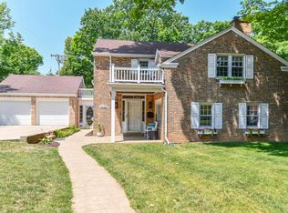 1045 N Perry Ct, Wauwatosa, WI 53213