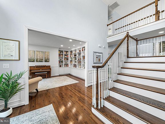 3rd image of 1232 Shenandoah Rd