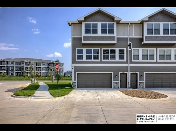 20858 T Plz, Elkhorn, NE 68022