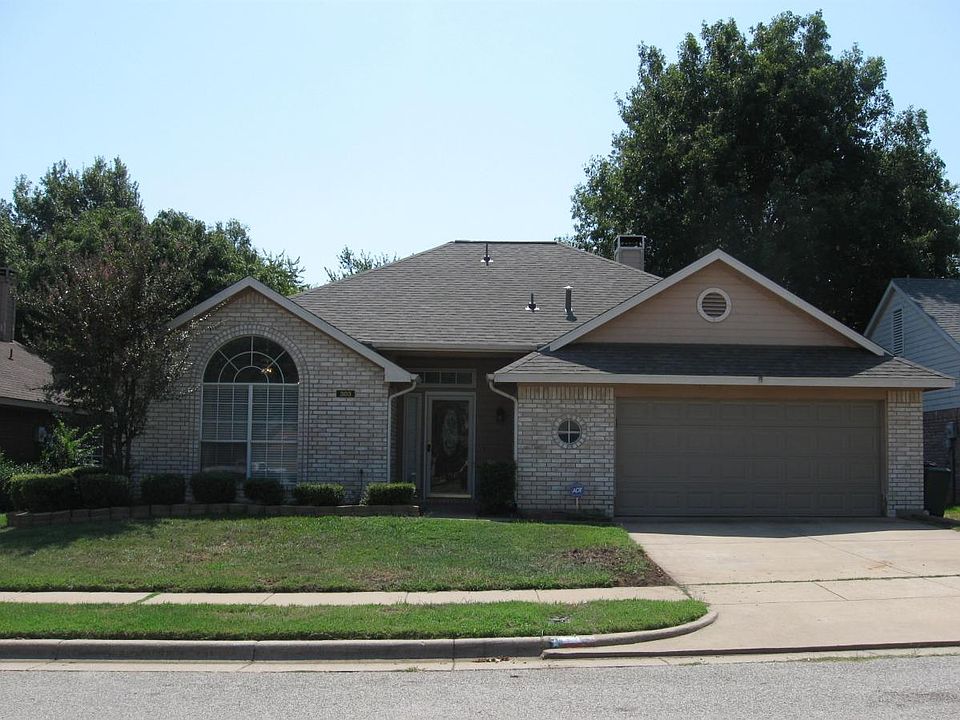 303 Canterbury Street, Euless
