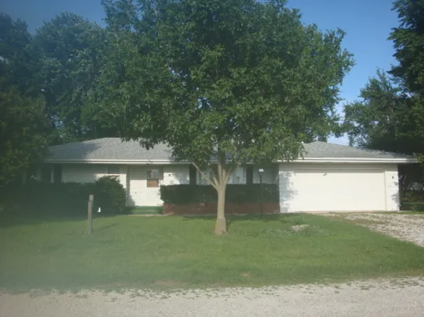 498 Park St, Cissna Park, IL 60924