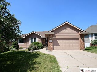 21824 Plum Creek Dr, Gretna, NE 68028