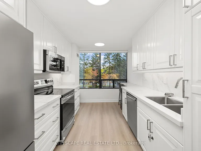 7460 Bathurst St #209 — Photo 12
