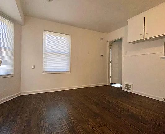 2nd image of 11831 Beaconsfield Ave