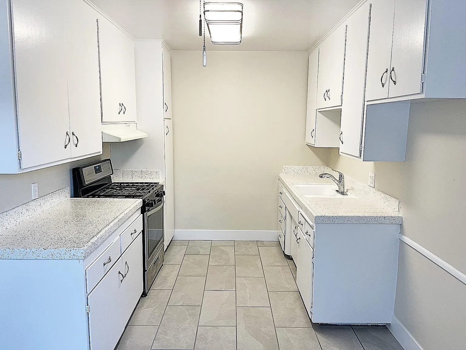 2 bed, 900 sqft, $2,595 — Photo 3