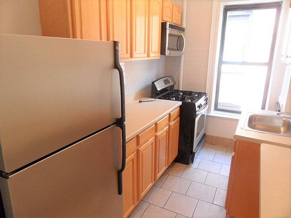 4th image of 201 W 84th St APT 18