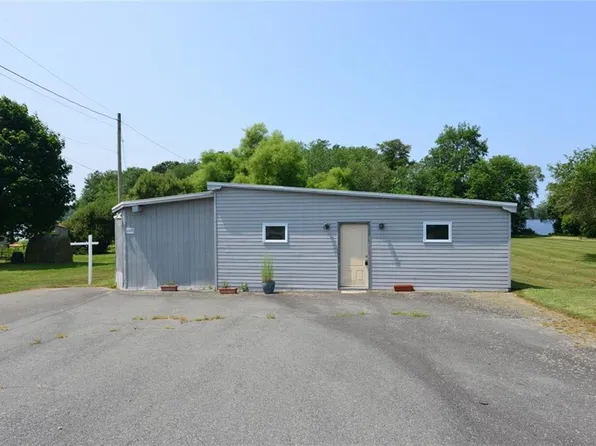 1023 Old Stafford Rd, Tiverton, RI 02878