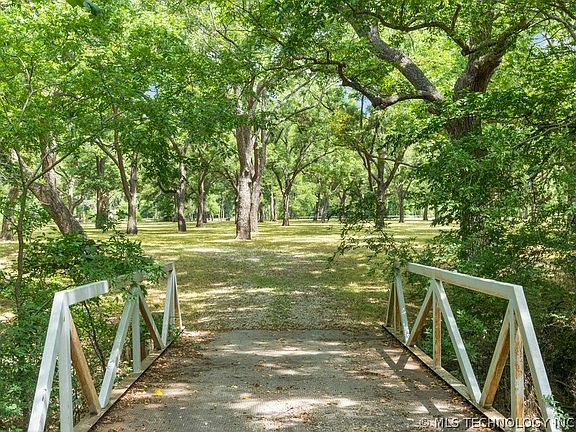 3rd image of 68243 S 220th Rd