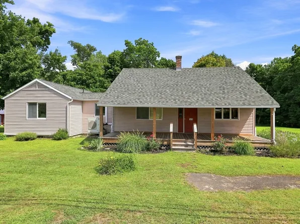 125 South St, Granby, MA 01033