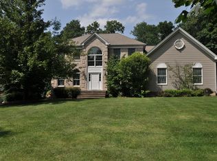 7 Van Ness Dr, Towaco, NJ 07082