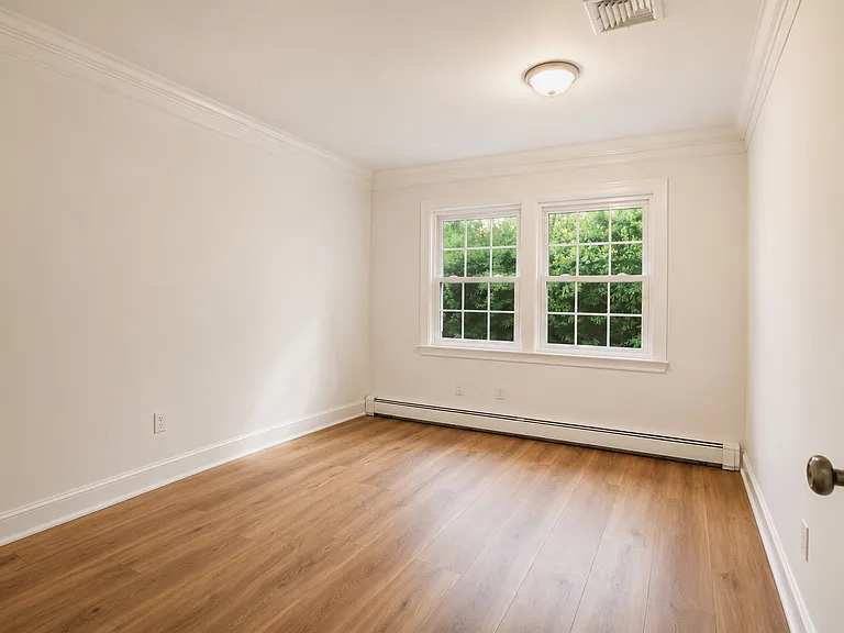 Millbrook Dr — Photo 10
