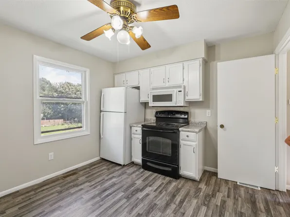 930 Emma Ave, Des Moines, IA 50315