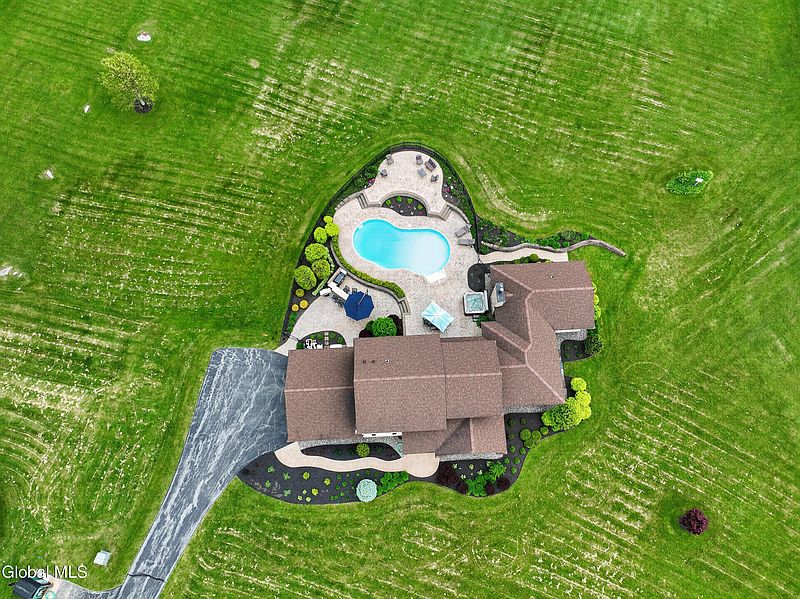 5th image of 150 Bush Drive