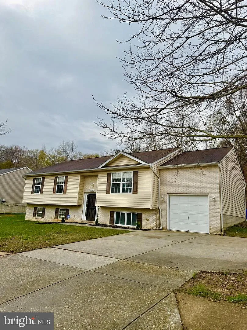 7037 Heather Dr photo 1