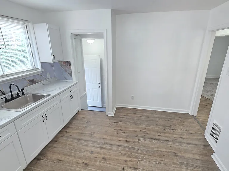 15841 Steel St — Photo 11