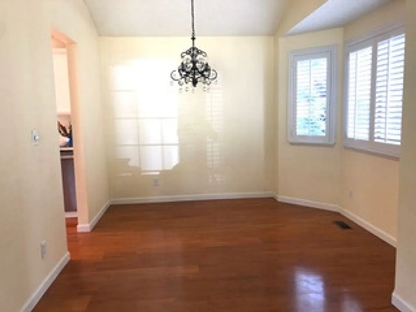 Spacious 4 bedroom in Finn Hill/Juanita area in a cul-de-sac with large backyard — Photo 4