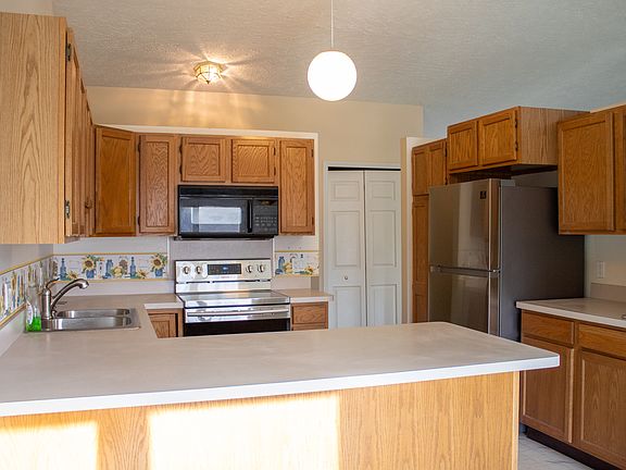 4th image of 2221 Burcham Dr