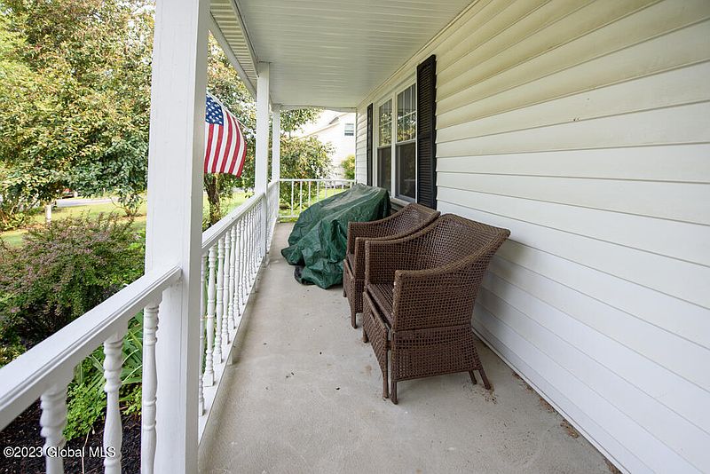 4th image of 1127 Laural Lane