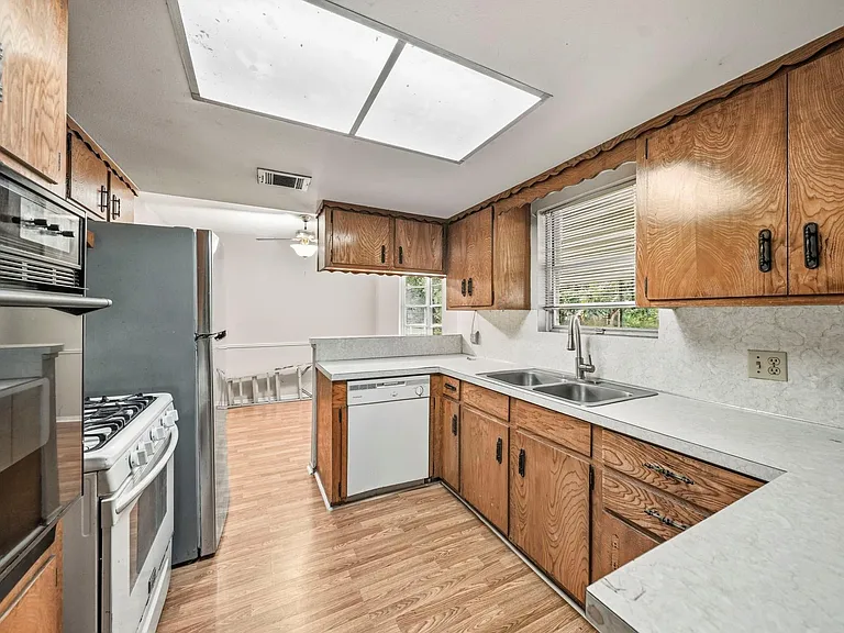 3324 Kathryn Cir — Photo 4