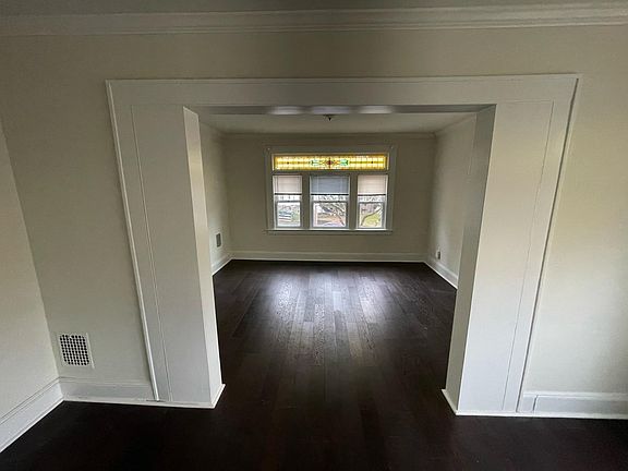3rd image of 30-32 Hope St Floor 2