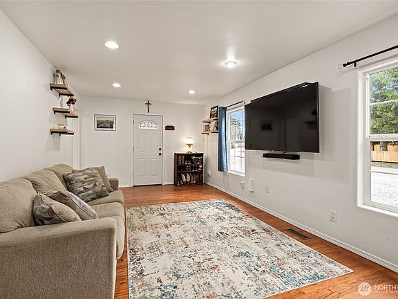 5th image of 416 N Regent Street