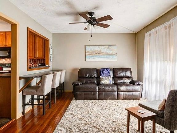 4th image of 1700 Dover Cir