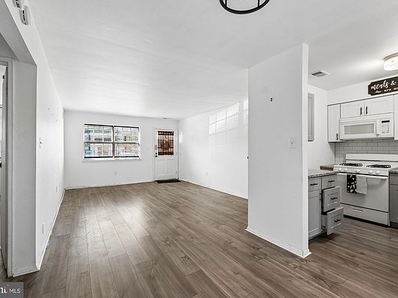 3rd image of 51 Garden View Ter Unit 29