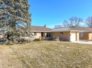 2110 E Taylor St, Bloomington, IL 61701