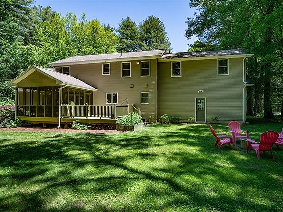 3rd image of 18 Fort Hill Rd