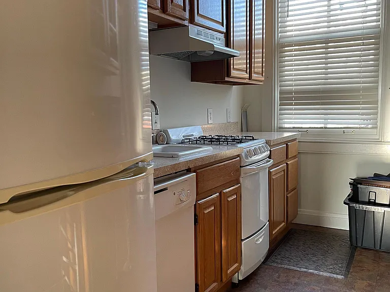 1404 Park Ave — Photo 3