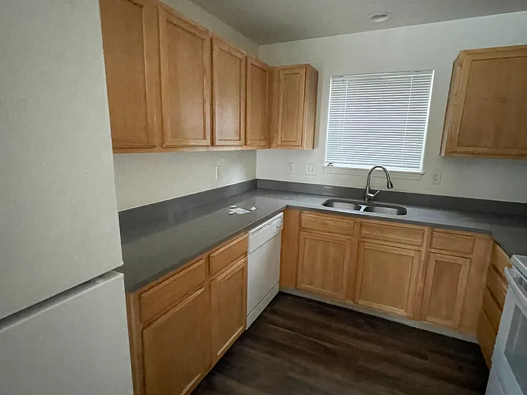 2420 T St — Photo 12