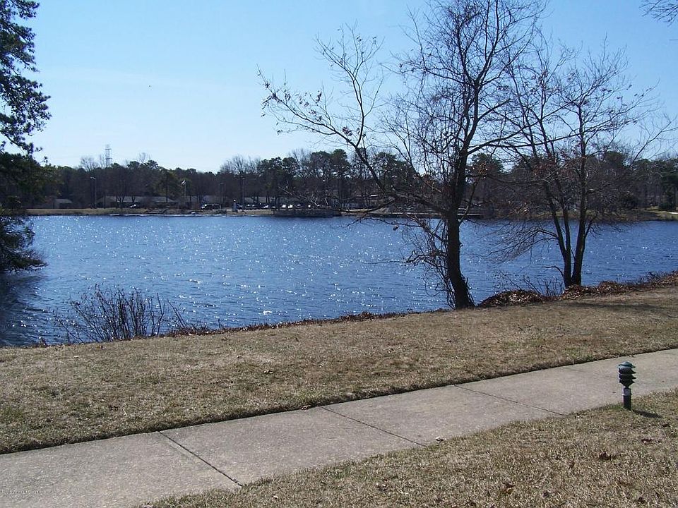 1st image of 649A Plymouth Dr