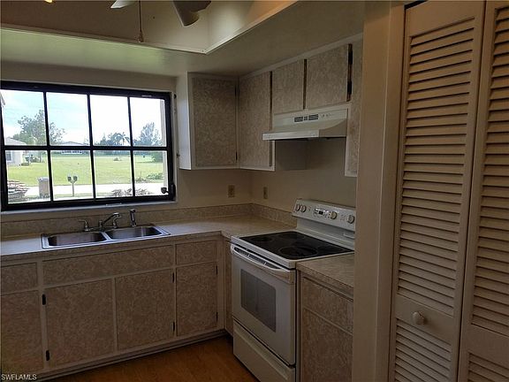 3rd image of 609 SE 8th St