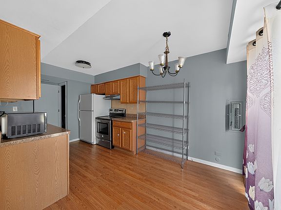 2nd image of 614 Bryn Mawr Ct